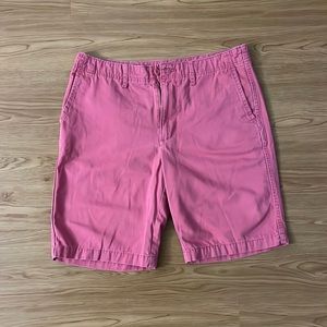 Men’s Old Navy Salmon colored shorts size 33 waist. 100% cotton